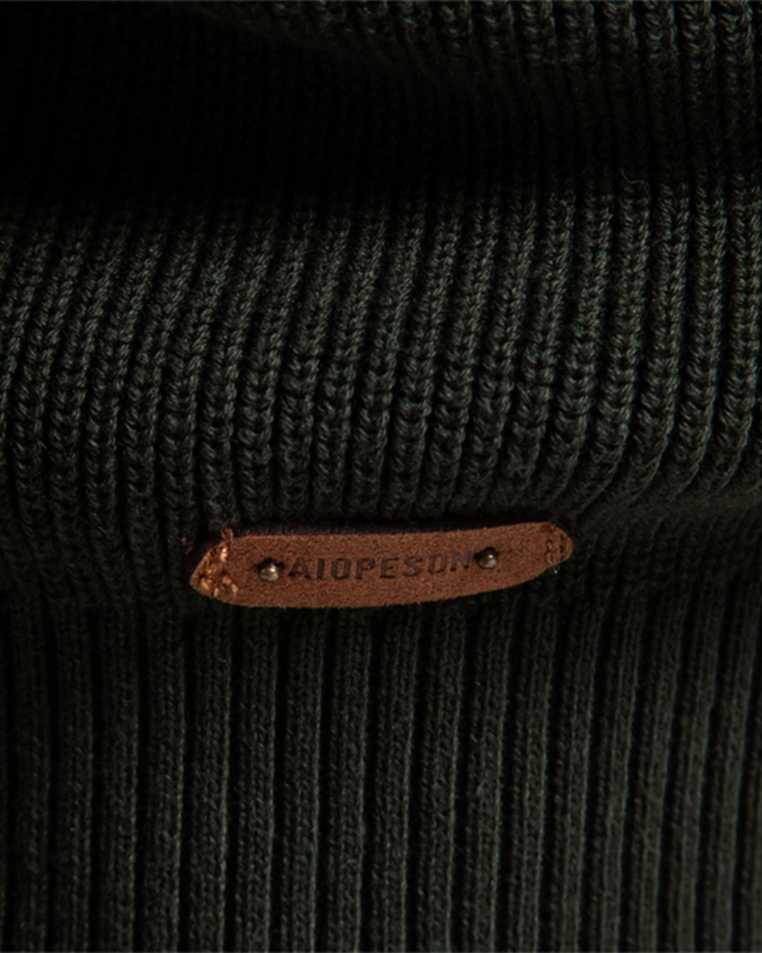 Sweater tejido con botones