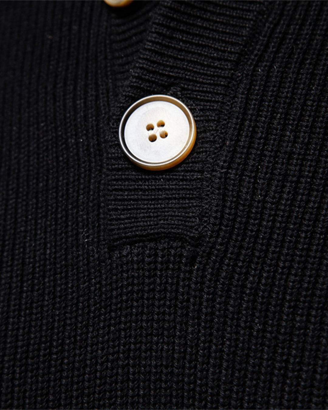 Sweater tejido con botones